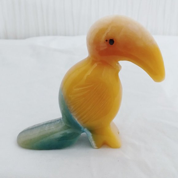 Vintage Onyx Toucan Bird Figurine Tropical Yellow and Green Carved Stone 5 in - Picture 3 of 4